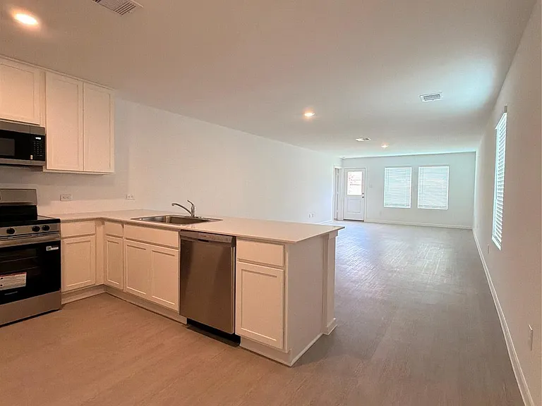 15014 Tremaine Ct — Photo 3