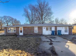 1001 11th St, Silvis, IL 61282