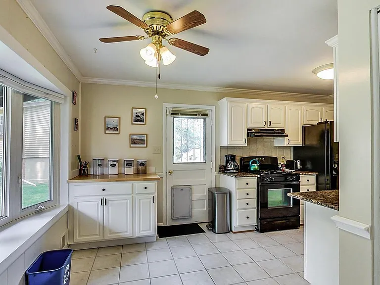 4704 Lance Ct — Photo 15