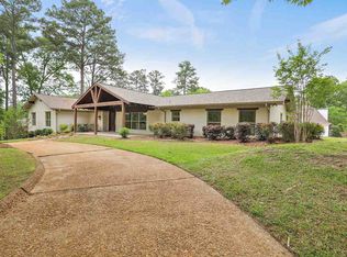 2444 Lake Cir, Jackson, MS 39211