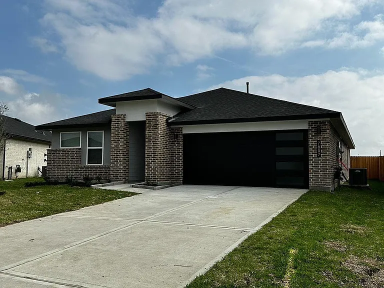 7906 Brumbly Ln — Photo 2