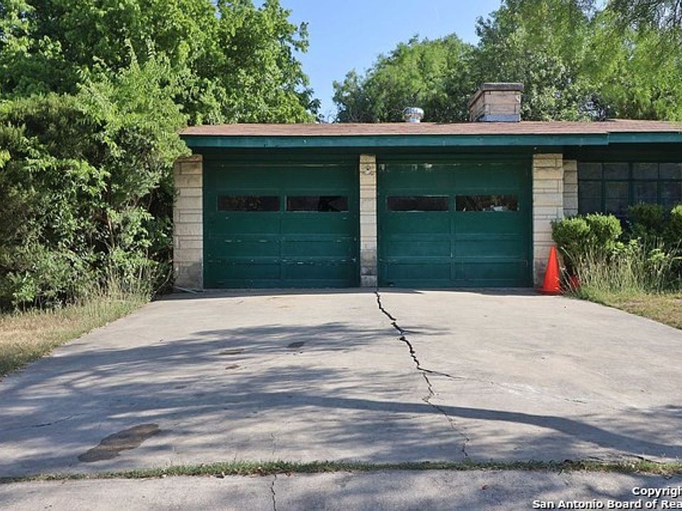 1st image of 221 Harriet Dr