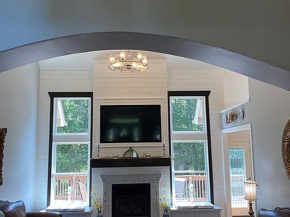 3rd image of 3033 Breezewood Dr