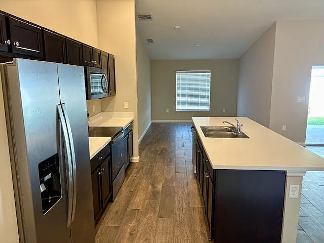 4 bed, 3.0 bath, 2078 sqft, $3,000 — Photo 4