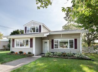 47 Agawam Lake Shore Dr, Wareham, MA 02571