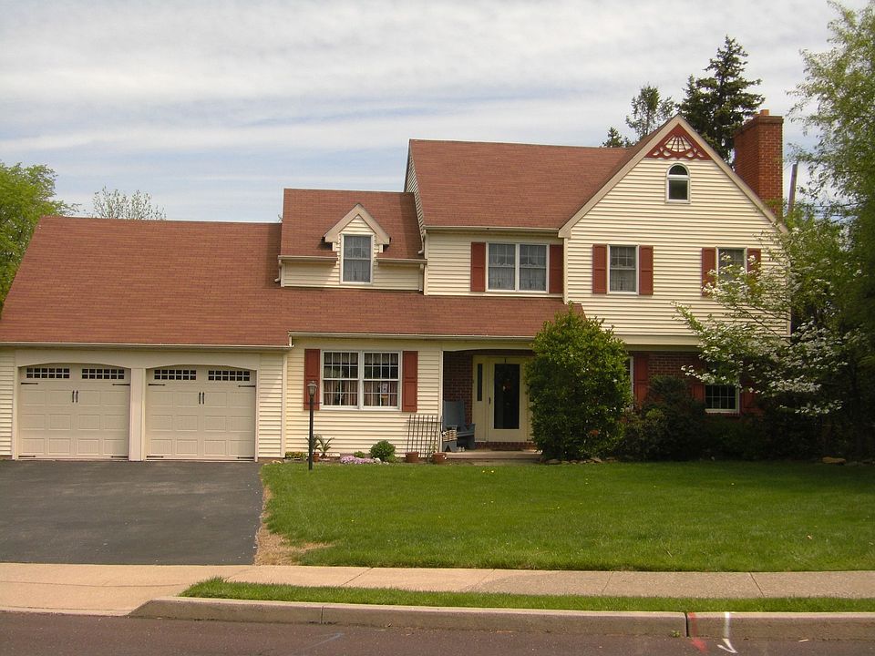 Front view of Colonial home