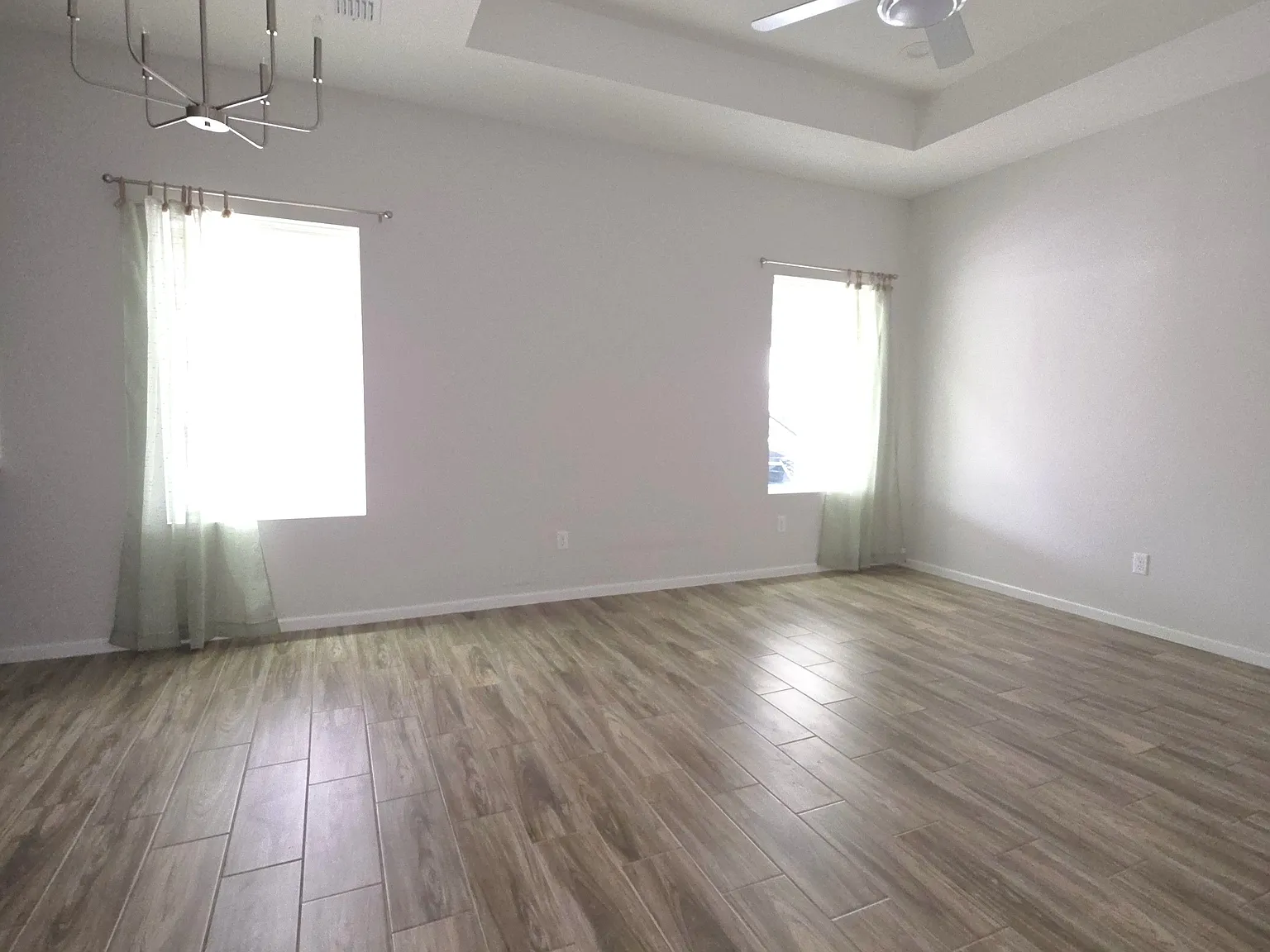 913 N Clarence Ave — Photo 4