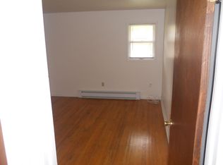 33 Red Mill Rd, Rensselaer, NY 12144