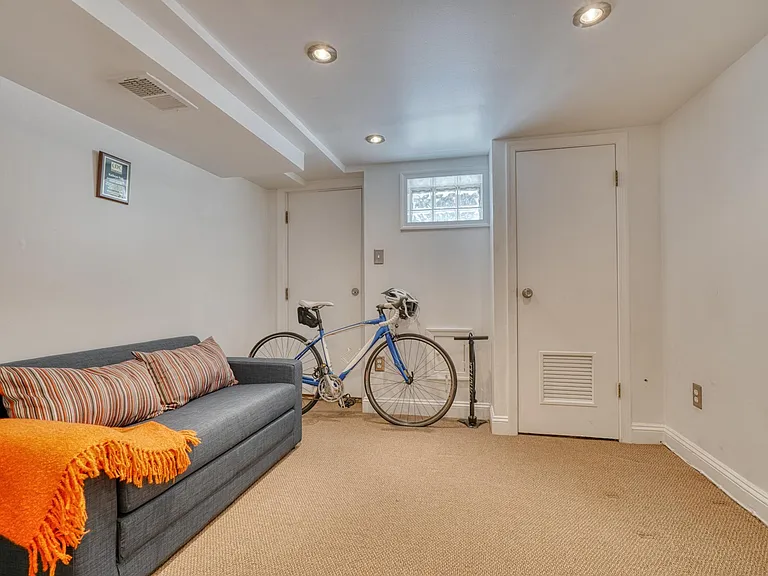 111 S Castle St — Photo 14
