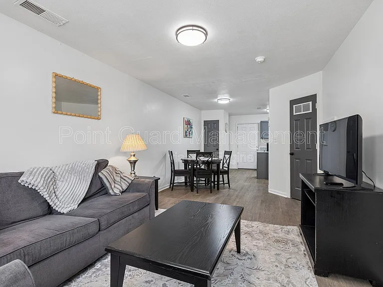 321 W South Ave — Photo 29