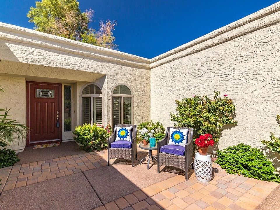 Front Patio with Pavers