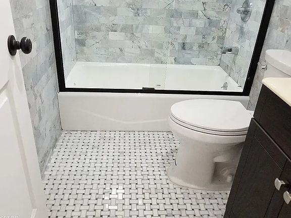 5th image of 1663 Sterling Pl APT 1