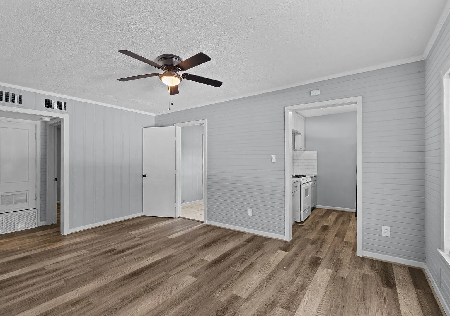 2324 Cedar Dr — Photo 3