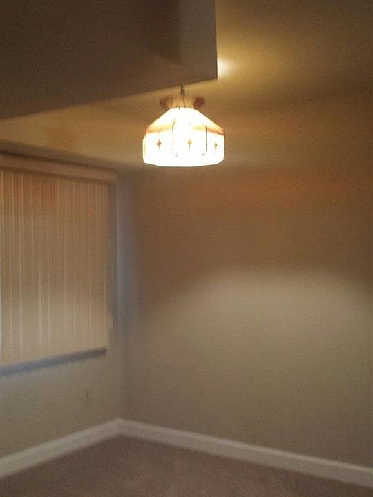 2nd image of 5 Country Oak Ln