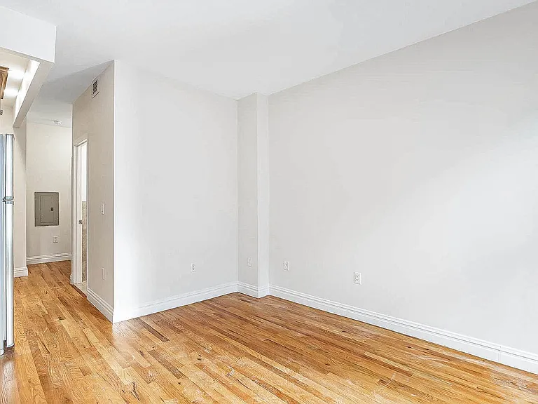 437 W 54th St #4D — Photo 4