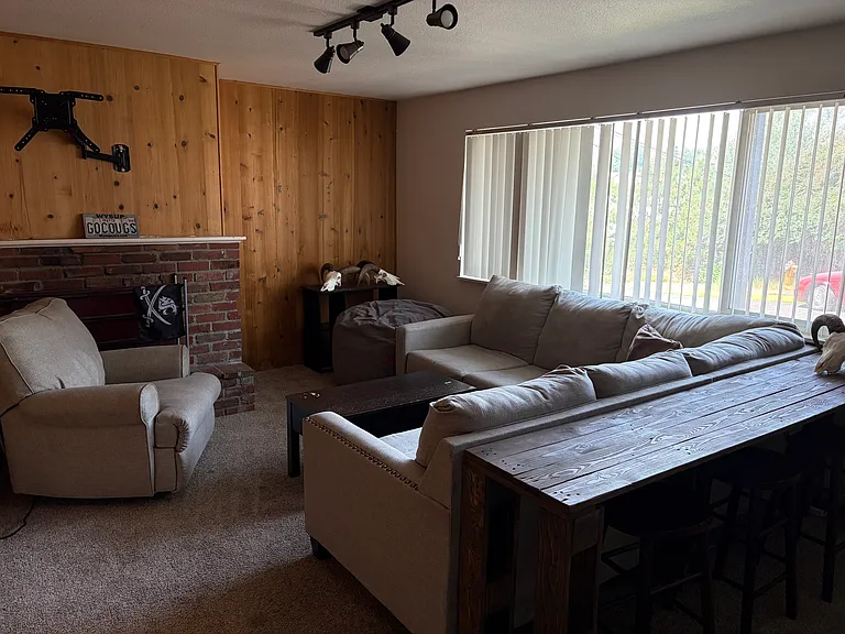 1605 NE Wheatland Dr #B — Photo 3