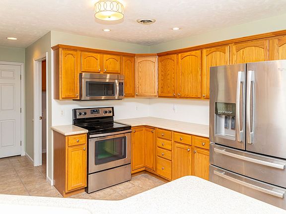 4th image of 121 Creekwood Way