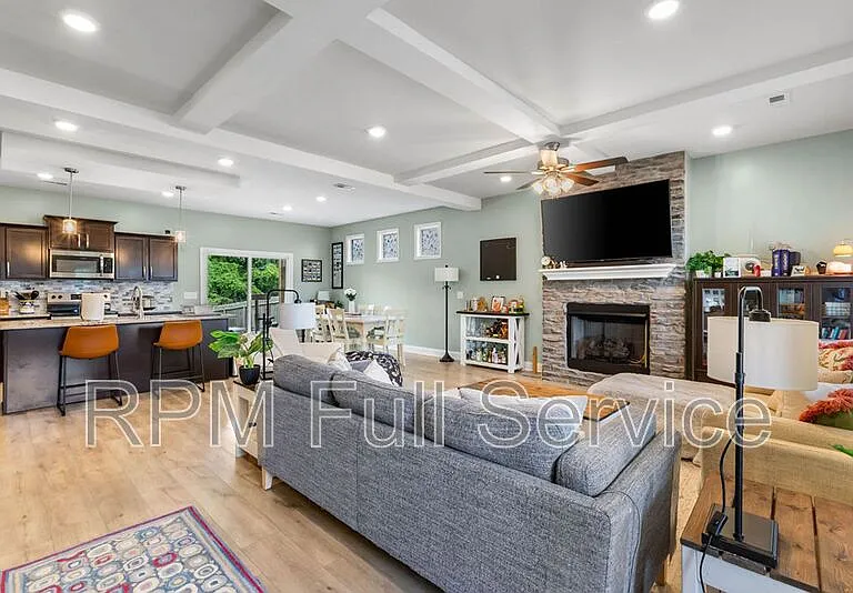 604 Alvin Rd — Photo 3