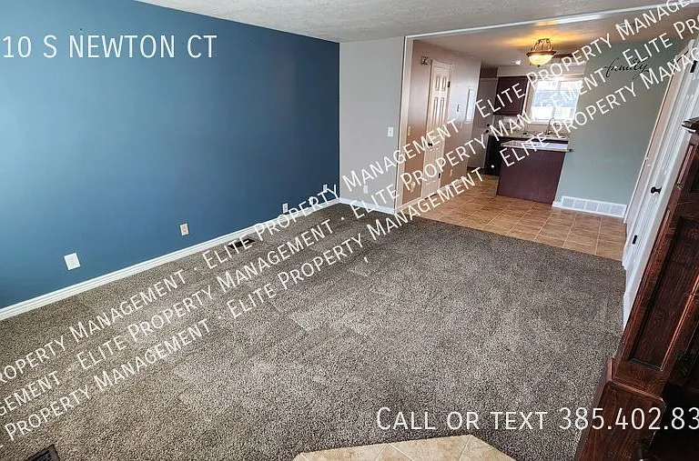 4310 S Newton Ct — Photo 2