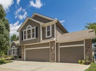2429 NE Carousel Ct, Lees Summit, MO 64086