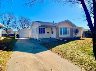 3905 64th St, Urbandale, IA 50322