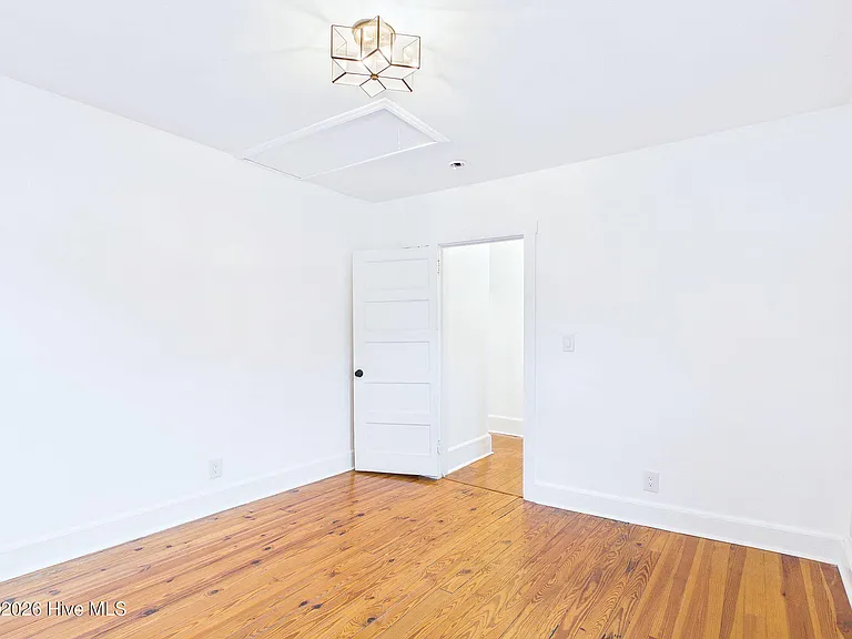 418 S 8th St — Photo 46