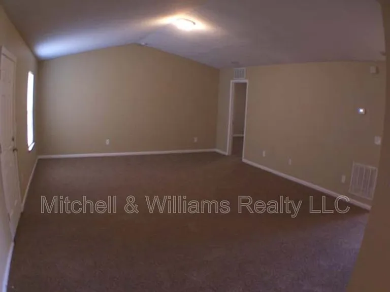 2902 W 5th St — Photo 2