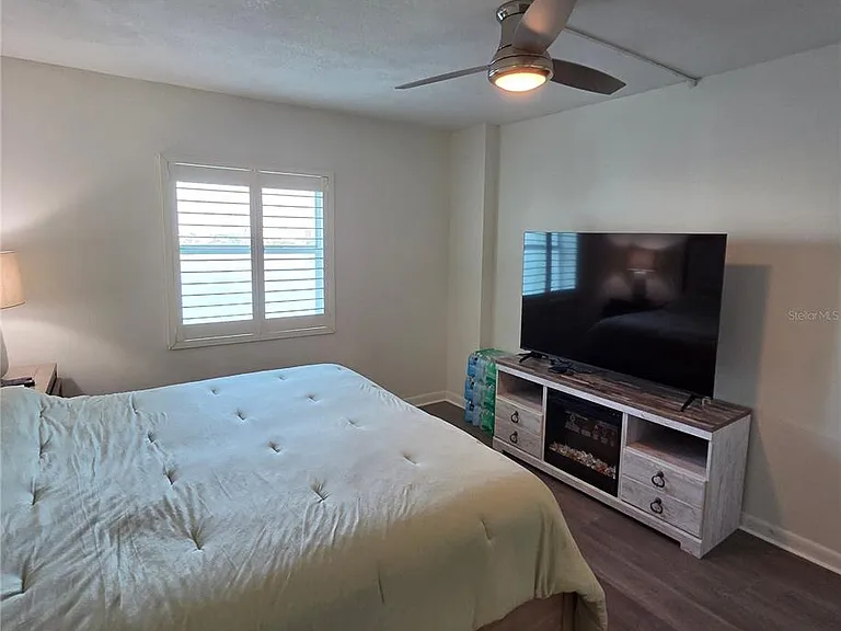 400 64th Ave #405 — Photo 25