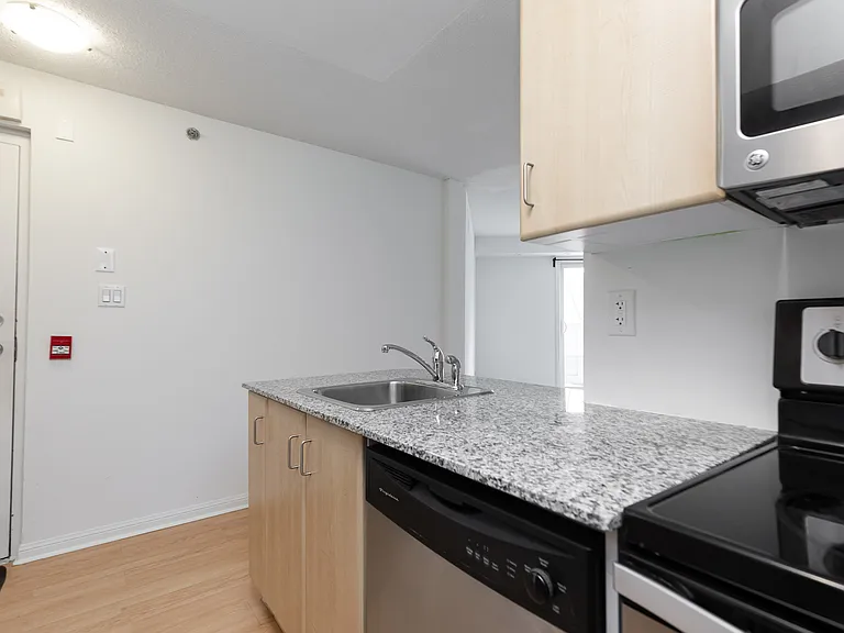 16 Laidlaw St #1704-80 — Photo 10