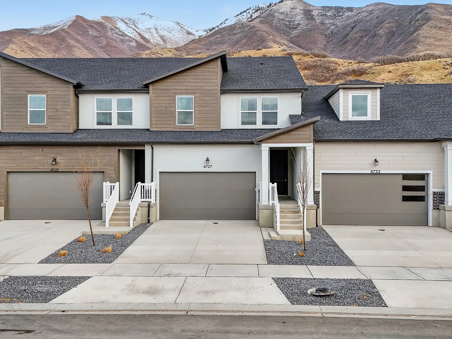3 bed, 2.5 bath, 2280 sqft, $2,049 — Photo 1