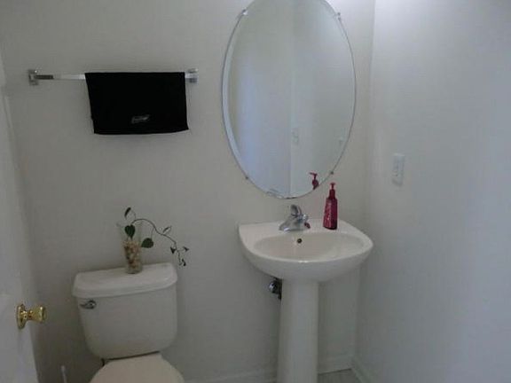 Half bathroom [floor 1]