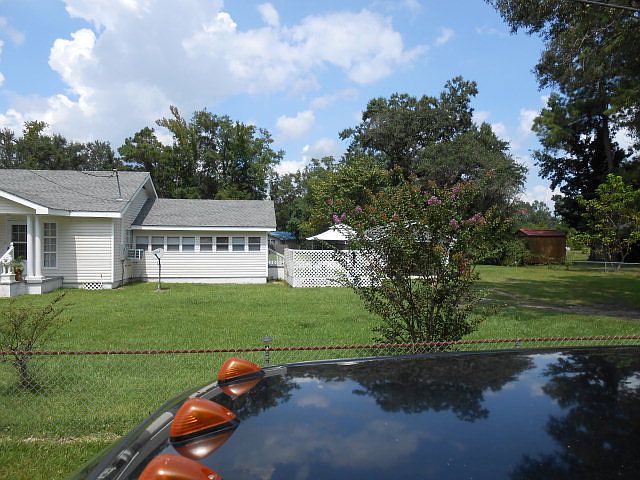 2nd image of 211 Farrell St