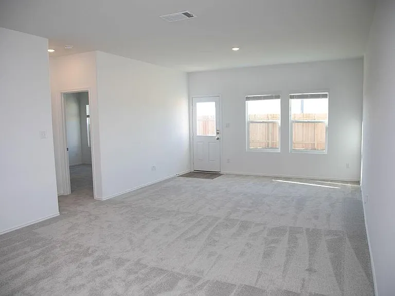 1127 Catfish Ln — Photo 8