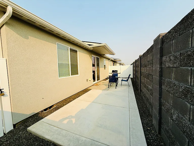 1203 NE Emerald Dr — Photo 16
