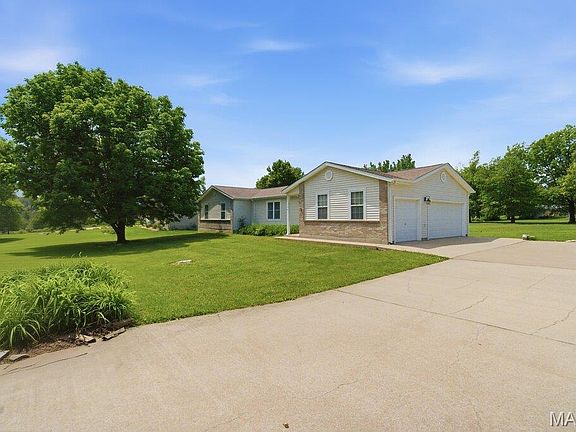 2nd image of 108 Meadow Ln