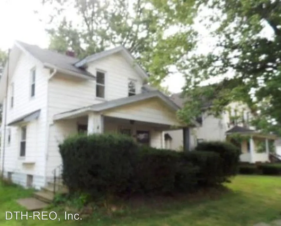 158 Dickey Ave NW photo 1