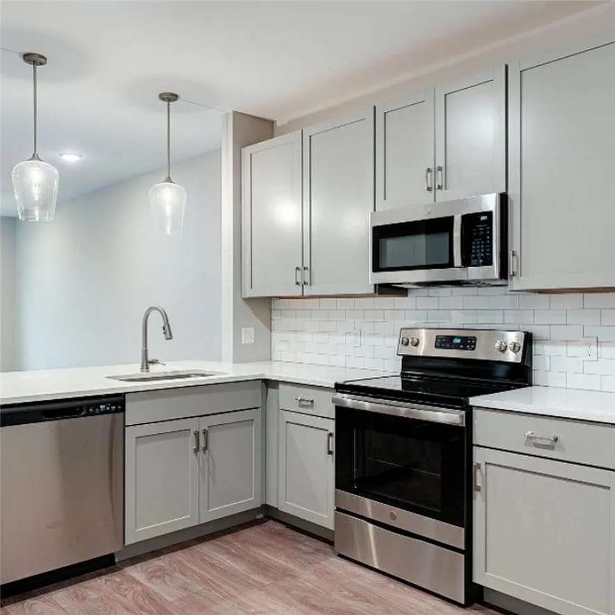 1 bed, 1.0 bath, 806 sqft, $1,925 — Photo 3