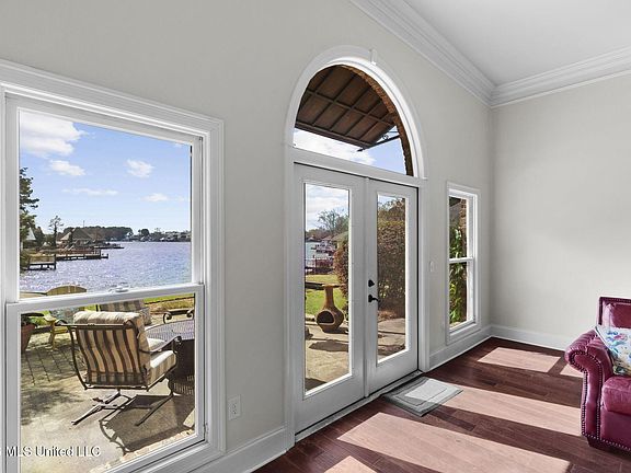 3rd image of 183 Northshore Blvd