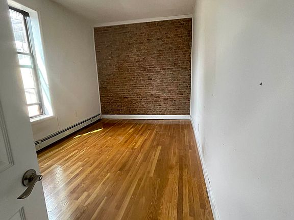 5th image of 427 Throop Ave #2