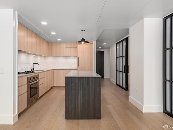 3rd image of 950 Tennessee St #127
