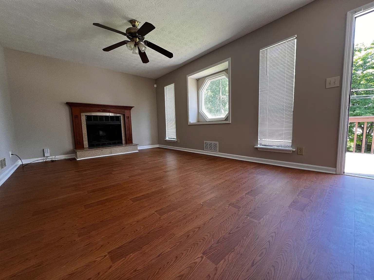 3 bed, 1426 sqft, $2,150 — Photo 3