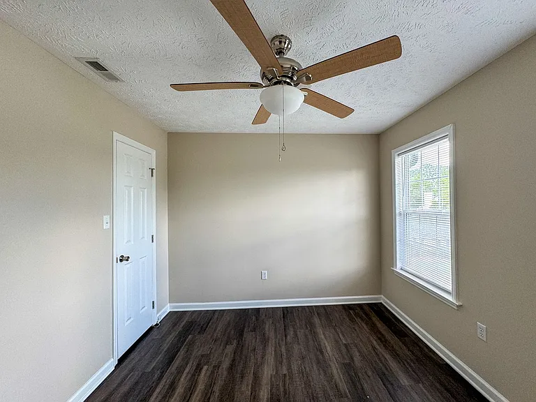 800 Connaly Dr — Photo 29