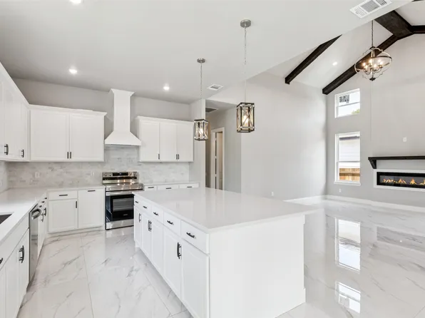 4437 Foard St, Fort Worth, TX 76119