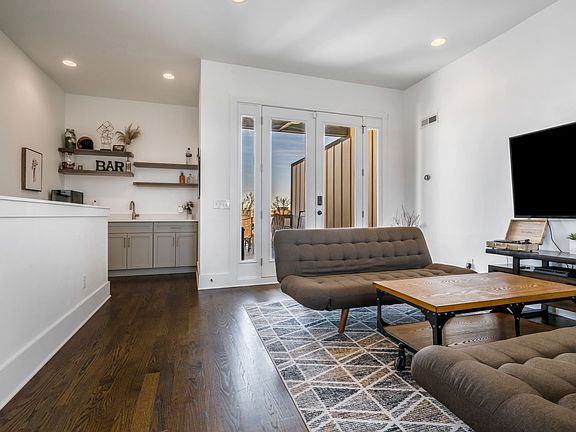2nd image of 1029 Cheatham Pl