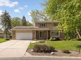2405 Erin Ct, New Brighton, MN 55112