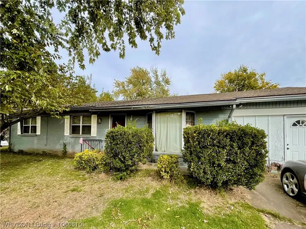 7901 Thayer Dr, Fort Smith, AR 72908