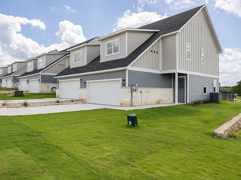 706 N Sycamore Dr — Photo 27
