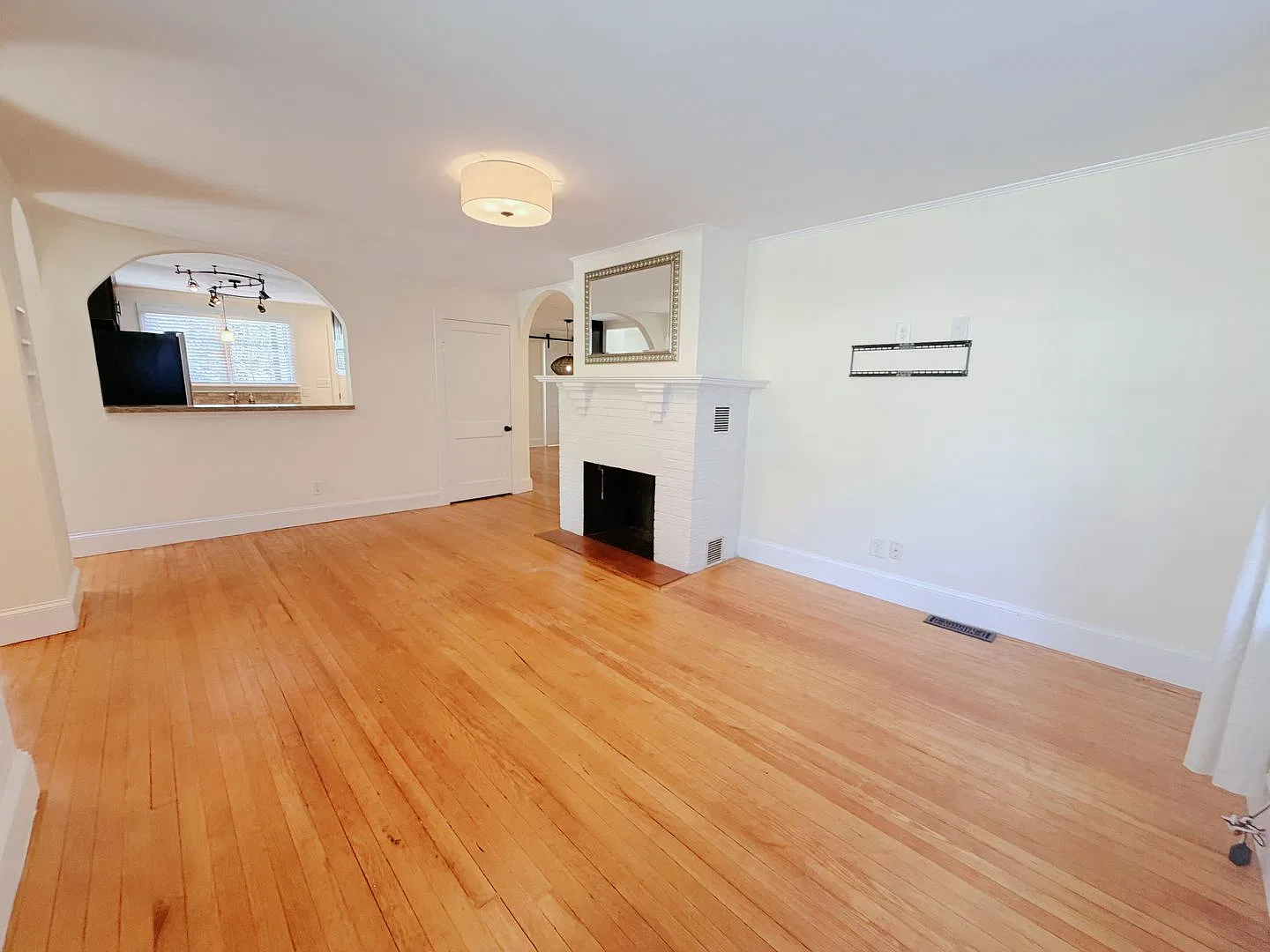 Amazing 4 bedroom house available now — Photo 4