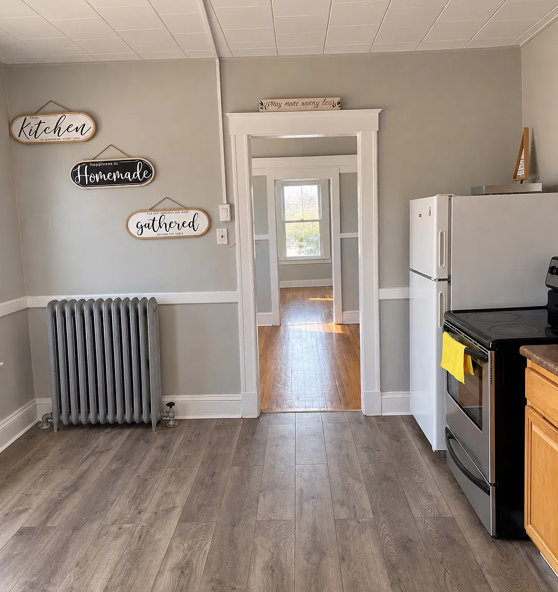 3 bed, 1.0 bath, 4966 sqft, $1,600 — Photo 2