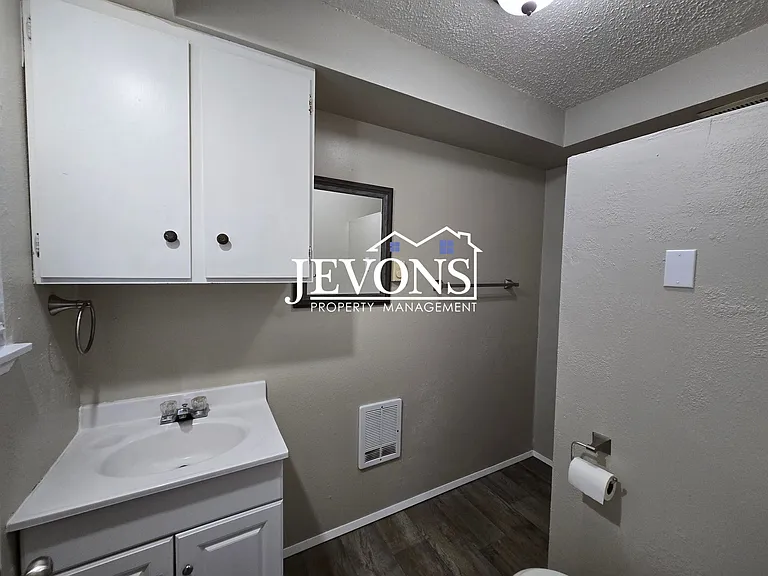 406 S 60th Ave #B — Photo 10